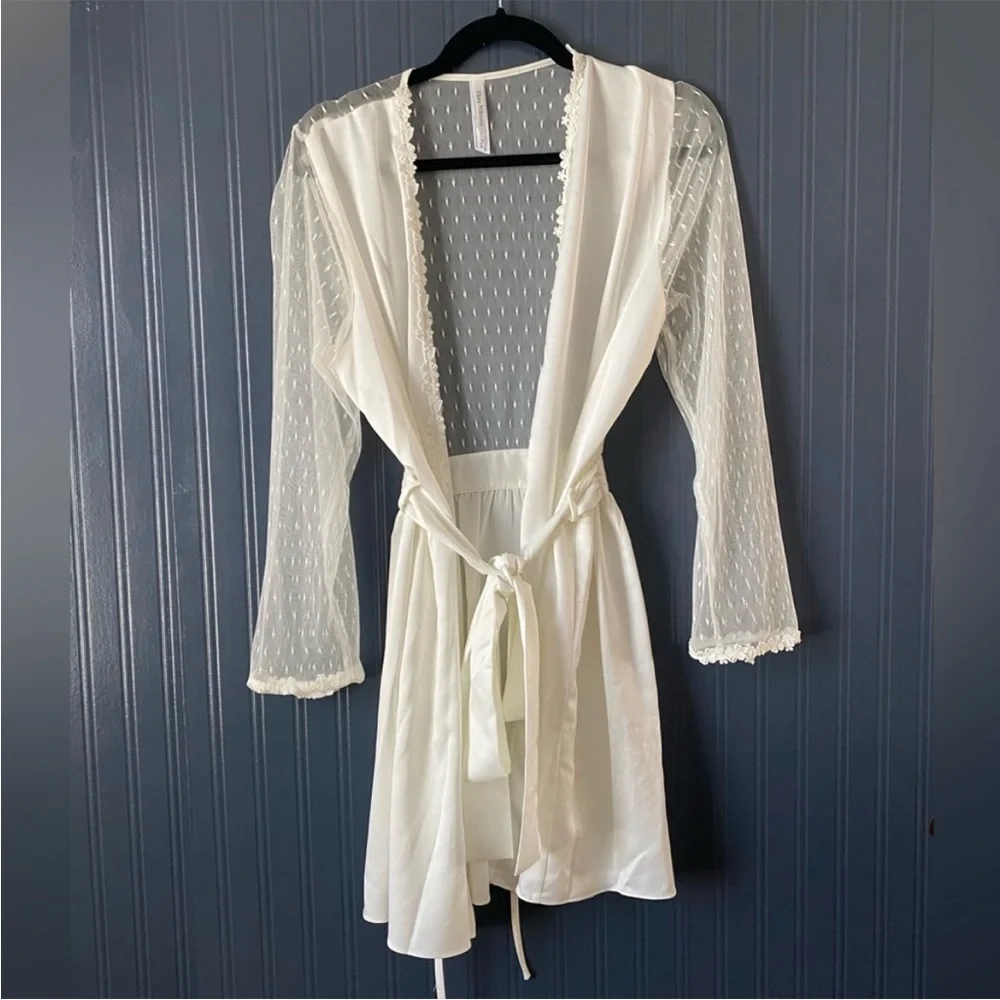 Robe - Picture 5 of 6